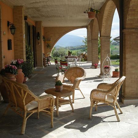 Bed And Breakfast San Martino Castignano Exteriör bild