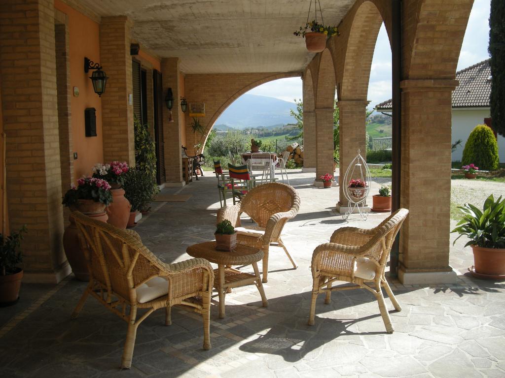 Bed And Breakfast San Martino Castignano Exteriör bild
